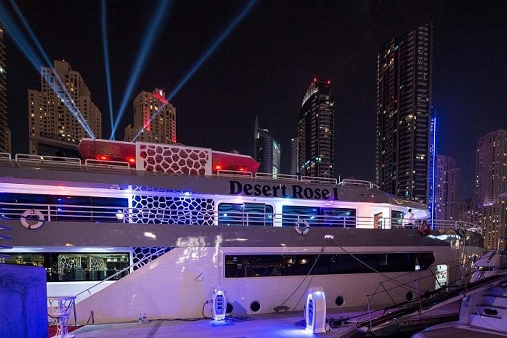 luxury yacht dinner dubai